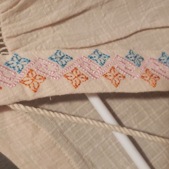 🔥🎉HP🎉 New boutique Cotton half sleeve embroidered top - Picture 12 of 16